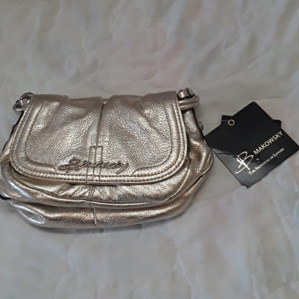 B Makowsky gold leather small handbag w/crossbody